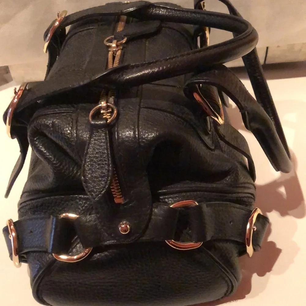 Beautiful and classic Burberry black textured leather buckle handbag (plaid int) - Picture 4 of 10